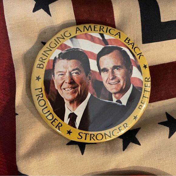 Patriotic Striped Tie with Vintage 1977 & 1980 Campaign  Buttons - Picture 5 of 8